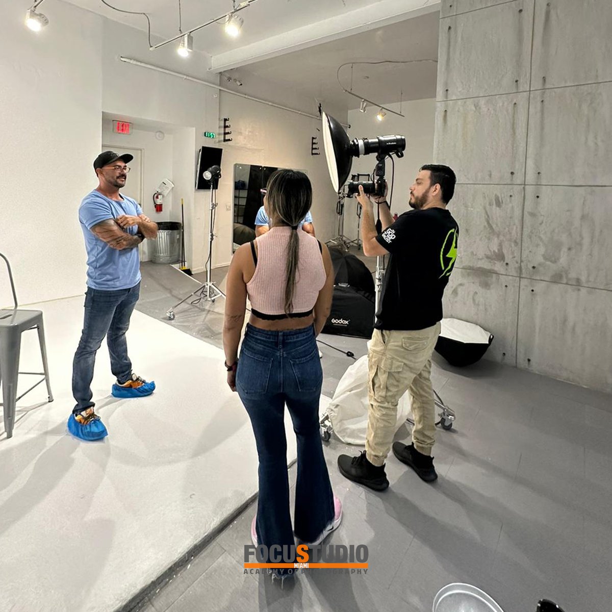 Focustudiomiami's tweet photo. Lleva tu pasion al siguiente nivel, estudia fotografia.​​​​​​​​​​​​​​​​​​​​​​​​​​​​​​​​​​​

#photographyworkshops #photographyclasses #clasesdefotografia #behindthescenes #learningphotography #aprenderfotografia https://t.co/TdDO2A39if