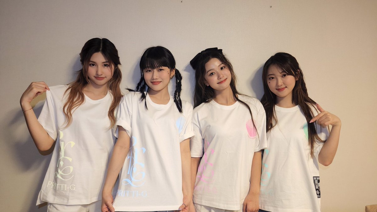 프리티지 데뷔 2주년 축하해~~❤️❤️❤️❤️
앞으로 꽃길만 걷자!!
#프리티지_데뷔_2주년_축하해 
#프리티지_데뷔_2주년 
#짱리티지가_짱이지 
#짱리티지_2살 
#PRITTIG #프리티지 #예량 #사랑 #소정 #지영 #YeRyang #SaRang #SoJeong #JiYoung