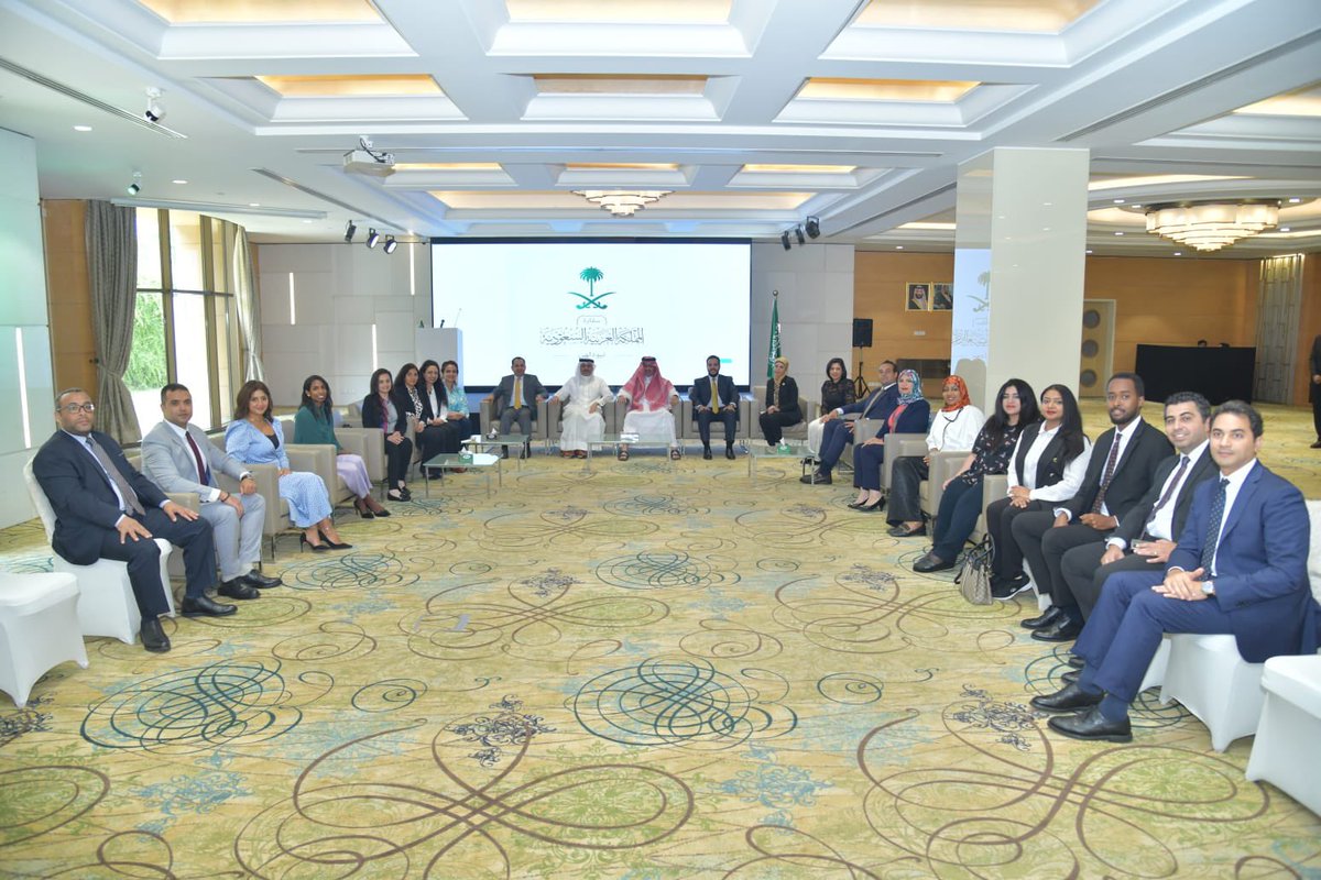 KSAembassyIND's tweet photo. استقبل السفير أ. صالح بن عيد الحصيني في مقر السفارة اليوم رئيس بعثة الجامعة العربية في نيودلهي @arableague_gs ويرافقه عدد ٢٢ متدربا من الدبلوماسيين التابعين للأمانة العامة لجامعة الدول العربية . https://t.co/IpbCWCii26
