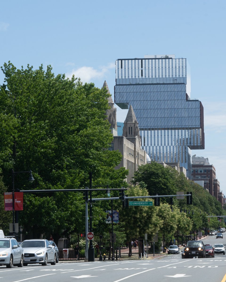 METBU's tweet photo. #CampusCandid | Scenes from Summer 2023 🌞 Looking forward to welcoming our new and returning on-campus students to Comm Ave! #BUMET https://t.co/JoOmxyLnIH