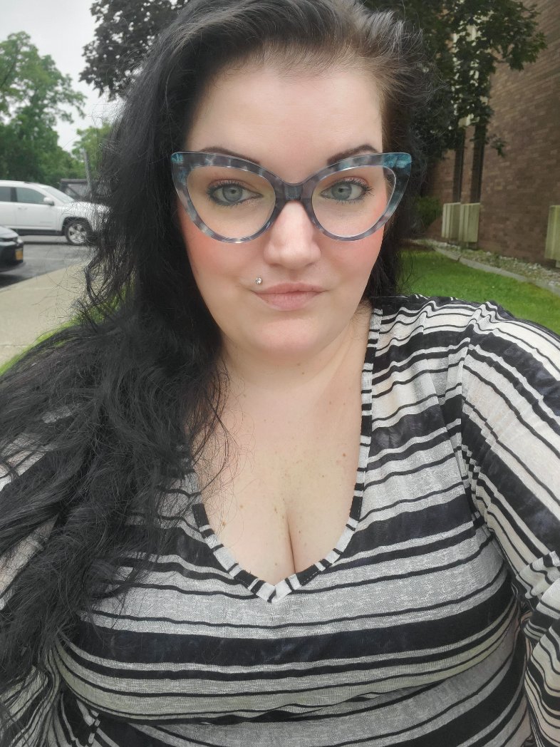 ThisMiss's tweet image. Hi friends 😸