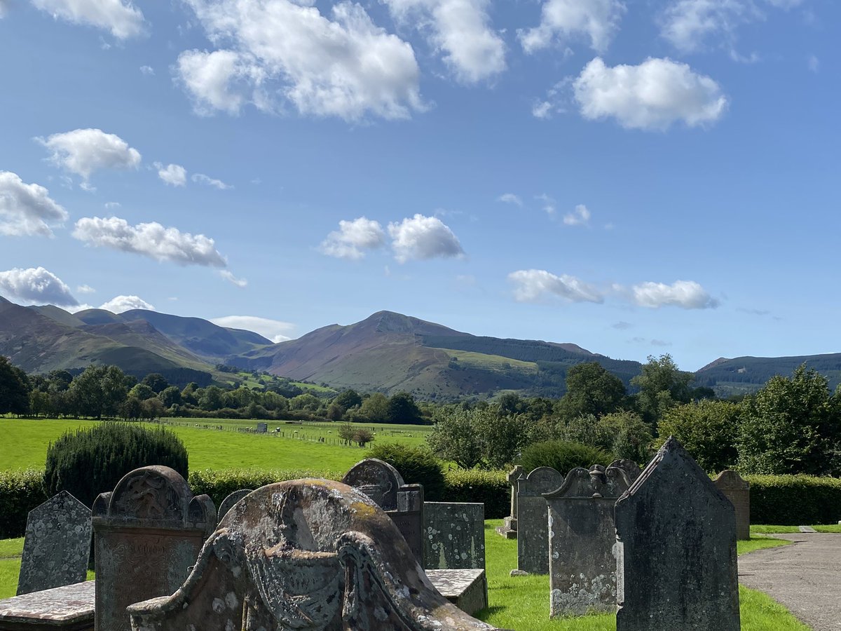 muzzer_daftbat's tweet photo. A tomb with a view. #crosthwaite #lakes #cumbria #churchbothering #churchtweet https://t.co/Zvn2k5EF35