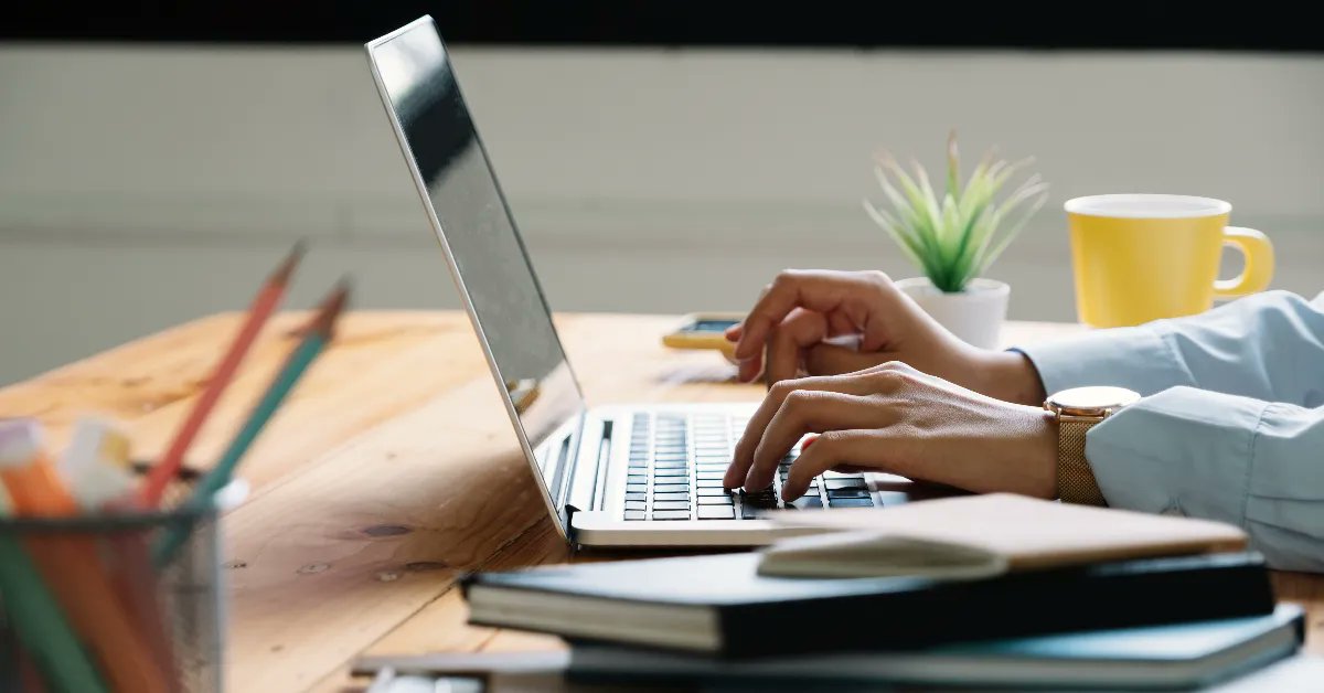 The world of work is constantly changing. A university or college education is no longer enough to sustain you through a 40-year career – you have to #upskill and keep learning.

How To Go Back to School as a Working Professional 📚 ➡️ 
buff.ly/3jQx9yf 
#WesternU