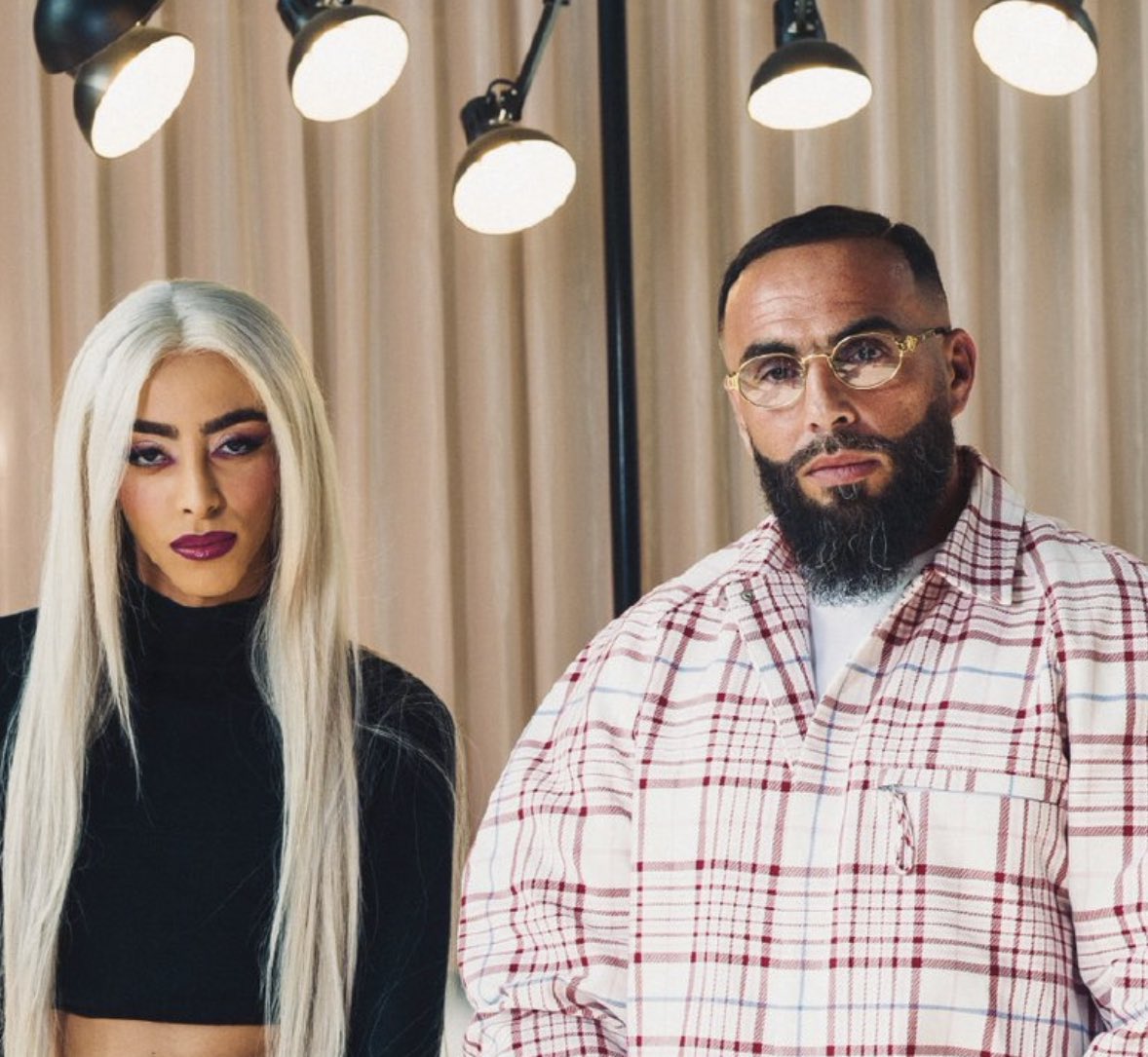 Amis maghrébins, votre avenir n’est pas seulement de devenir des trans pour homosexuels parisiens, des dealers pour bobos et des supplétifs de gauchistes en fin de course. 
Recouvrez votre belle fierté bédouine, allez retrouver vos grandioses montagnes de l’Atlas ou vos horizons