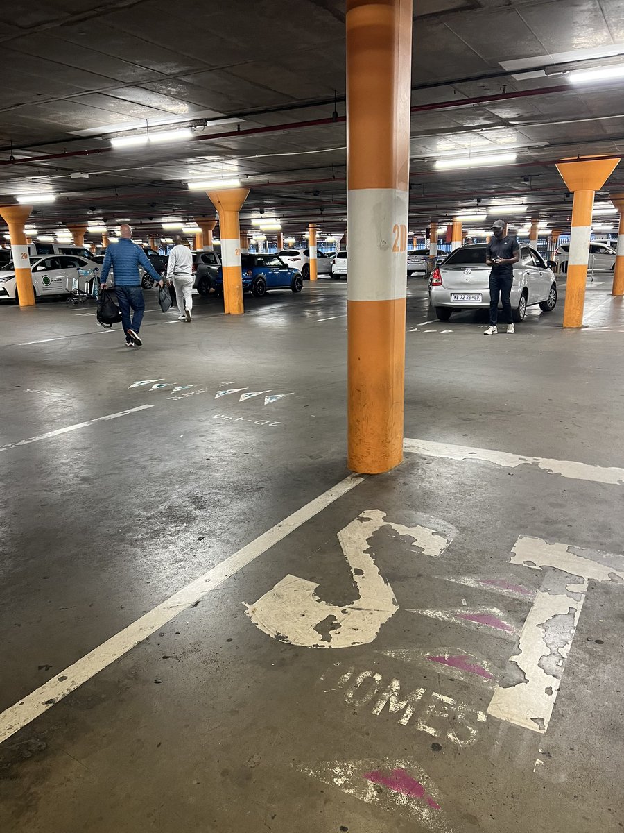 plumba007's tweet photo. @Uber_RSA these drivers are approaching people to use them without requesting an Uber through the app….they request payment via E wallet or cash send…why is the happening??? https://t.co/FSb4y2yaXs