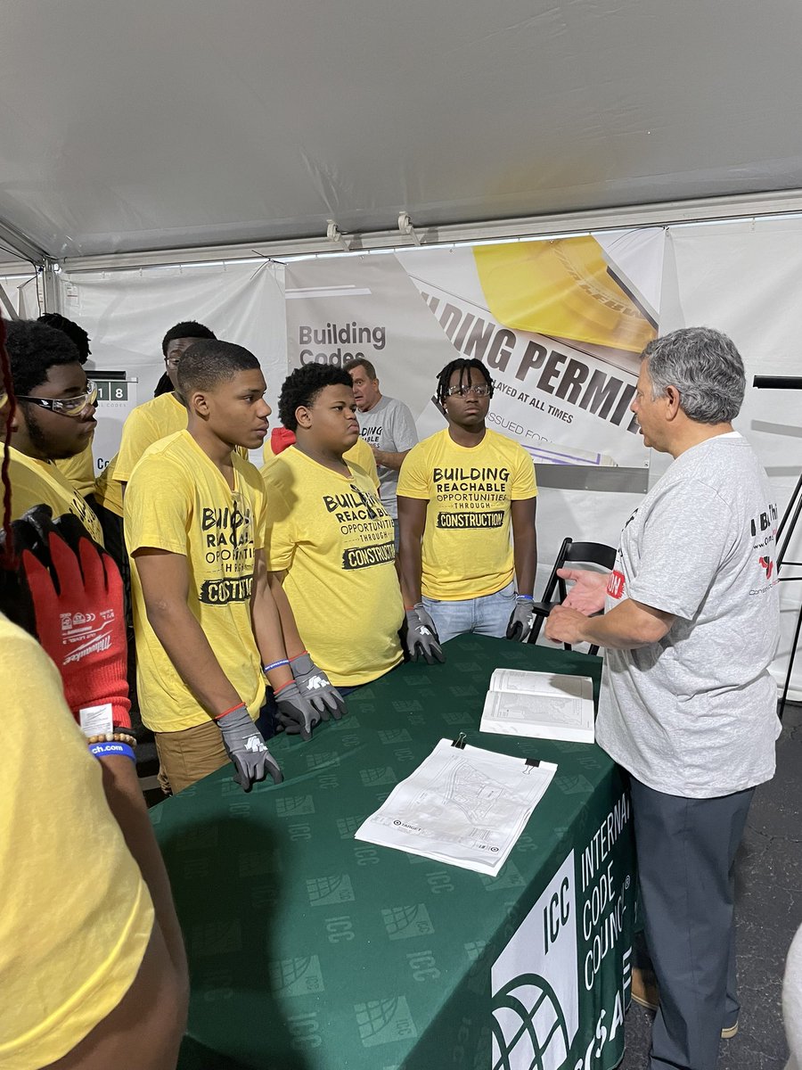 TEaton2000's tweet photo. Careers in Construction! Partnerships (FSCCA, Construct Reach, Target) create opportunities for youth!  @fscc_academy @FCSCTAE @FultonCoSchools https://t.co/qJ9idOG62a