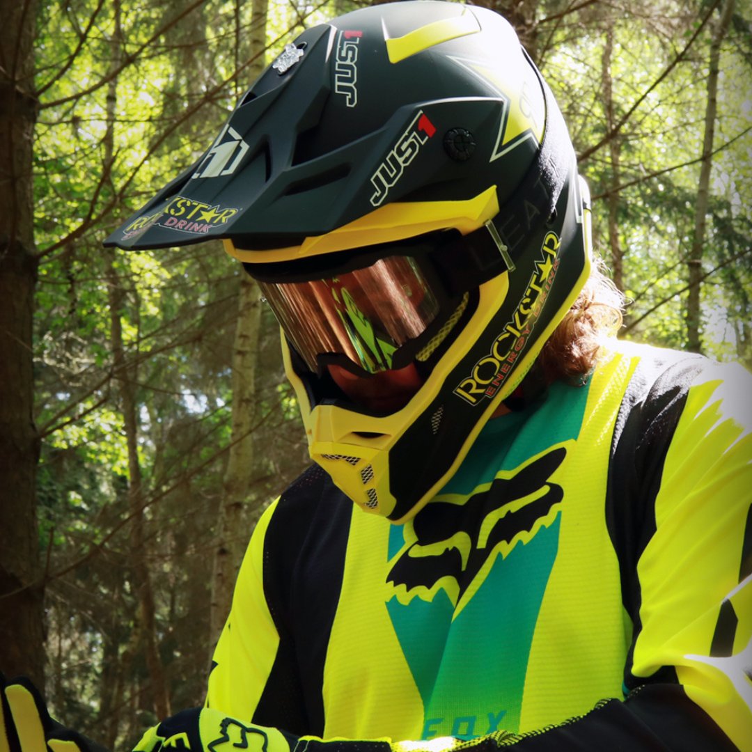 js_accessories's tweet photo. Revving up my style with the J38 Rockstar Helmet in a sleek Matt Black Yellow. Ready to hit the tracks and unleash the inner rockstar within. ๐ค๐๏ธ
#JUST1 #RockstarHelmet #RevvedUpStyle https://t.co/oCepxnetyX
