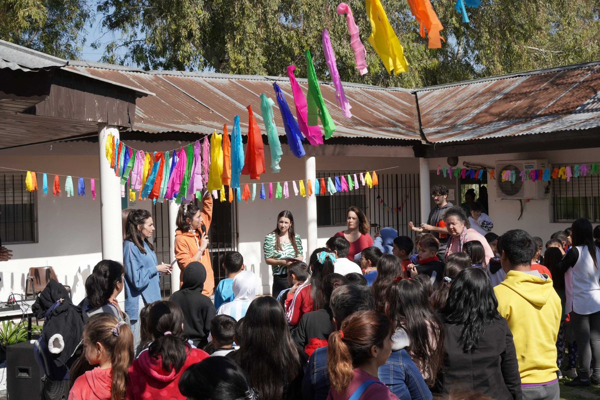 saludmentalpba's tweet photo. 🌈✨En el Mes de las Infancias organizamos más de 100 actividades en espacios de salud mental donde jugamos, merendamos y entregamos más de 5000 juguetes junto a @OrgNinezBA https://t.co/knYVa0ykn2