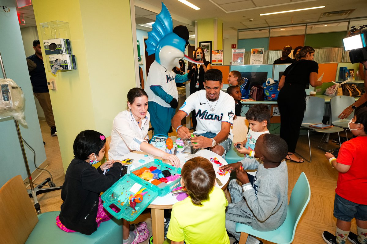 Spreading smiles at @SylvesterCancer Alex’s Place! Today, Eury Perez helped us bring joy to the young superheroes fighting cancer, who were gifted with a new VR headset that will make routine appointments more fun. Together, we can strike out cancer! ⚾️🌟