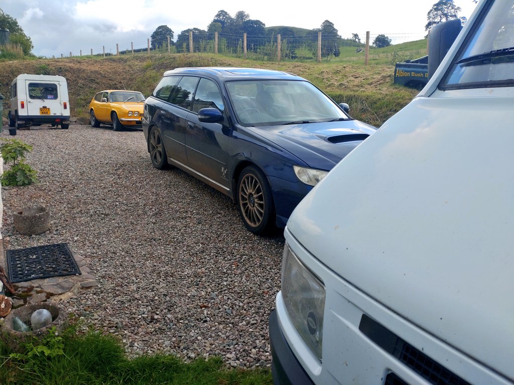 Rare photo of self, <a href="/FoersNomad/">ꜰᴏᴇʀꜱ ɴᴏᴍᴀᴅ</a> <a href="/H6SpecBR/">SpecB®️</a> and <a href="/tinyLolaBimobil/">tinyLolaBimobil</a> together.
Just landed after an effortless and trouble-free 1000 mile tour of Scotland in Lola with Mrs YellowPAHOOT and YellowPAHOOT Jnr The Younger. 

What a great vehicle she is 😍