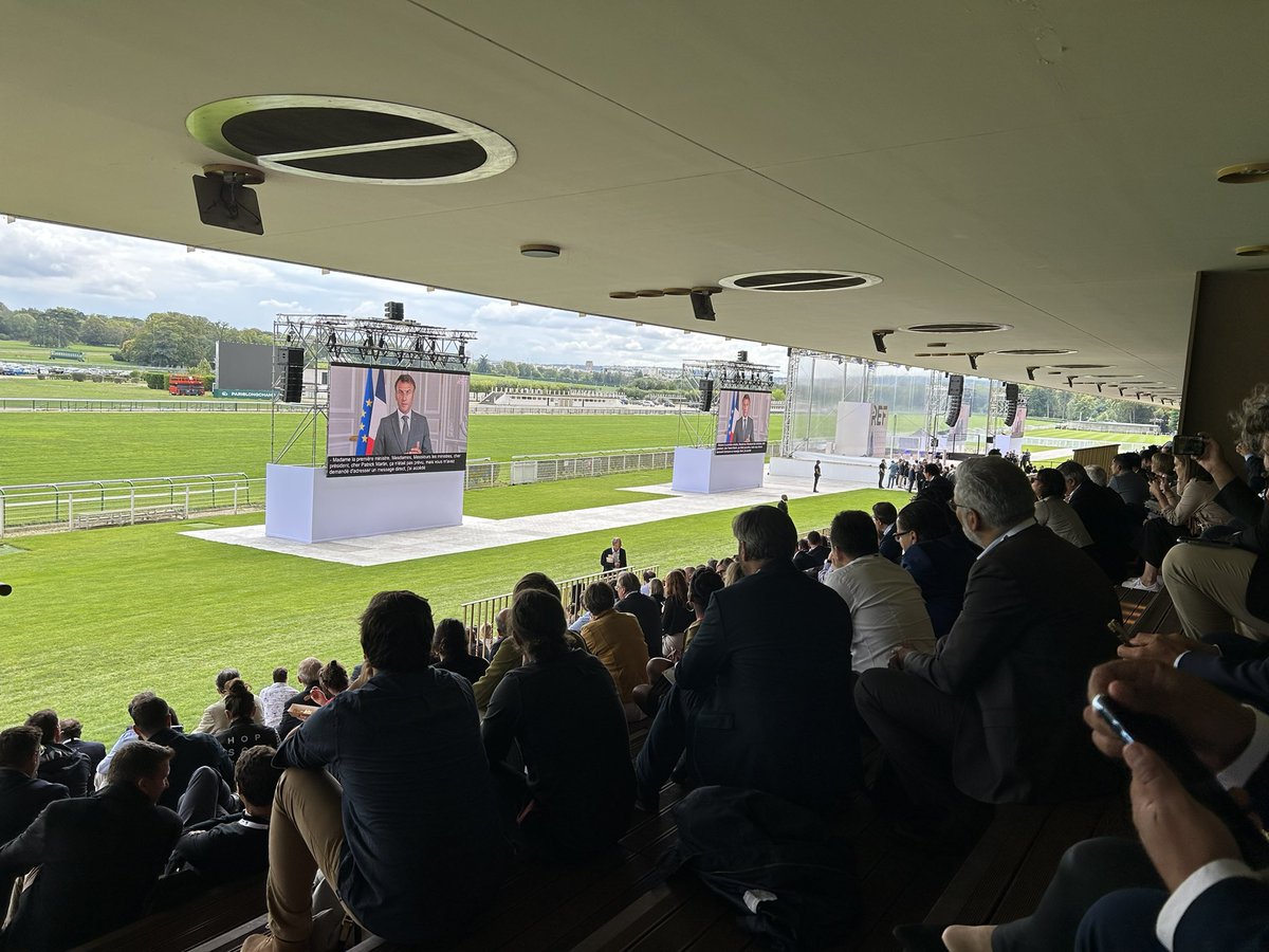 #LaRef23 Les Entrepreneurs de France font leur rentrée sous le slogan " Demain ne meurt jamais" ! 

Sympathique rencontre avec le nouveau Président du Mouvement des Entreprises de France , Patrick Martin qui a rappelé la raison d'être du Medef : Agir ensemble pour une croissance