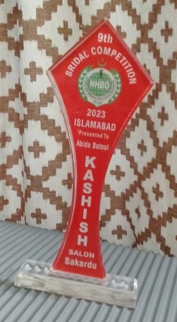 KashishBstc's tweet photo. In the NSU ISB, for the first time in the Professional Life a national bridal makeup competition took place. Renowned beauticians from Karachi to KPK and GB were participating.With your prayers, we achieved the 7th position in the 9th  Bridal Makeup Competition organized by NHBO https://t.co/ge9VYkQkg2