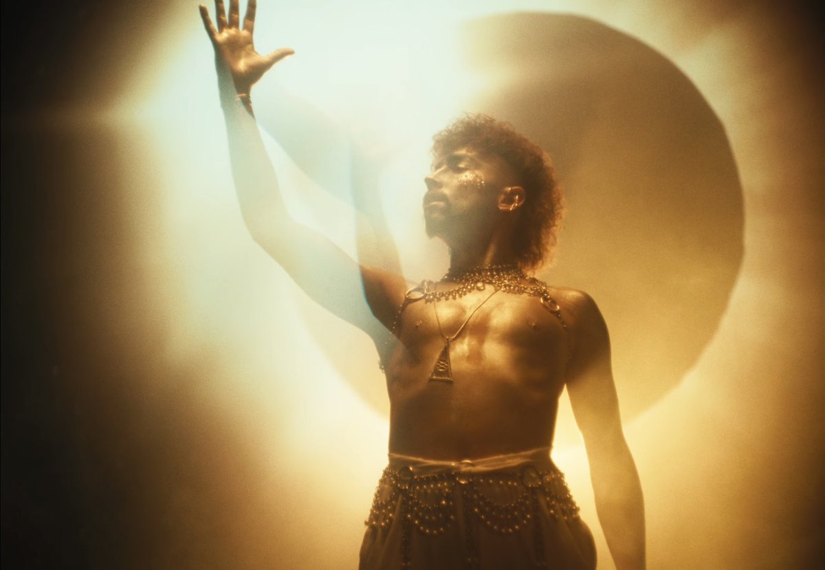 indigojkiszka's tweet photo. SUN GOD SUN GOD SUN GOD SUN GOD SUN GOD https://t.co/RRiAAFQdvT