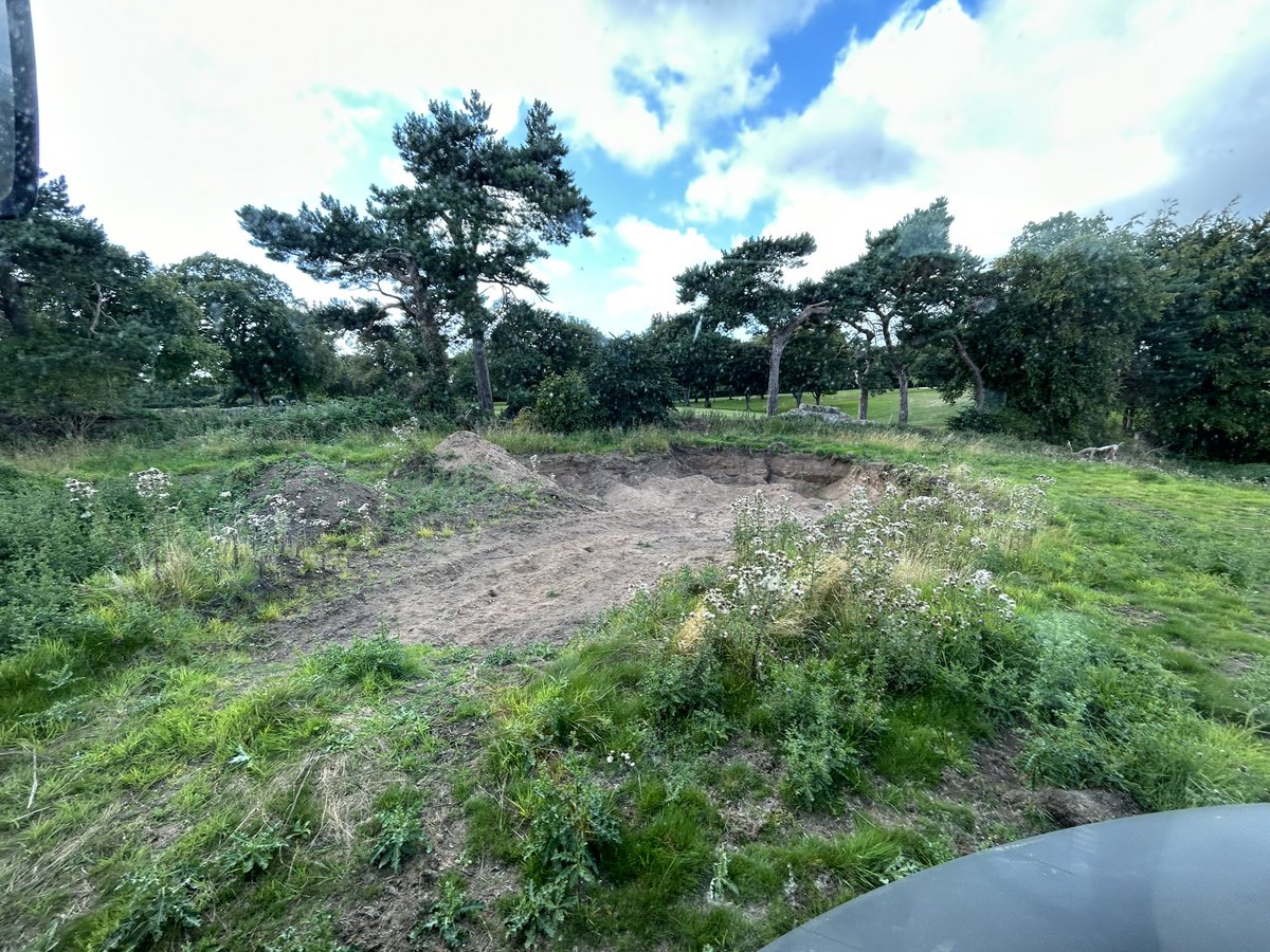 ADuncan78409012's tweet photo. Absolute pleasure having @dunbarplant in for a week as we begin to harvest sand, topsoil and gravel from an out of play area on the course. 
I’m not sure how many parklands are lucky and have this material below them? 
Before and after 1 day..all in the name of sustainability https://t.co/OQa7aA6P2s