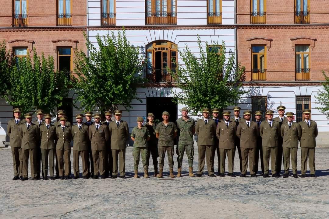 FUTER_ET's tweet photo. Hoy celebramos la incorporación de 4 tenientes y 21 sargentos al Regimiento de Guerra Electrónica 31 en El Pardo. Su conocimiento y dedicación fortalecerán nuestras capacidades en el ámbito electrónico y de ciberseguridad.
📡#MATRANS #REW31" https://t.co/oxmkIJ7CtT
