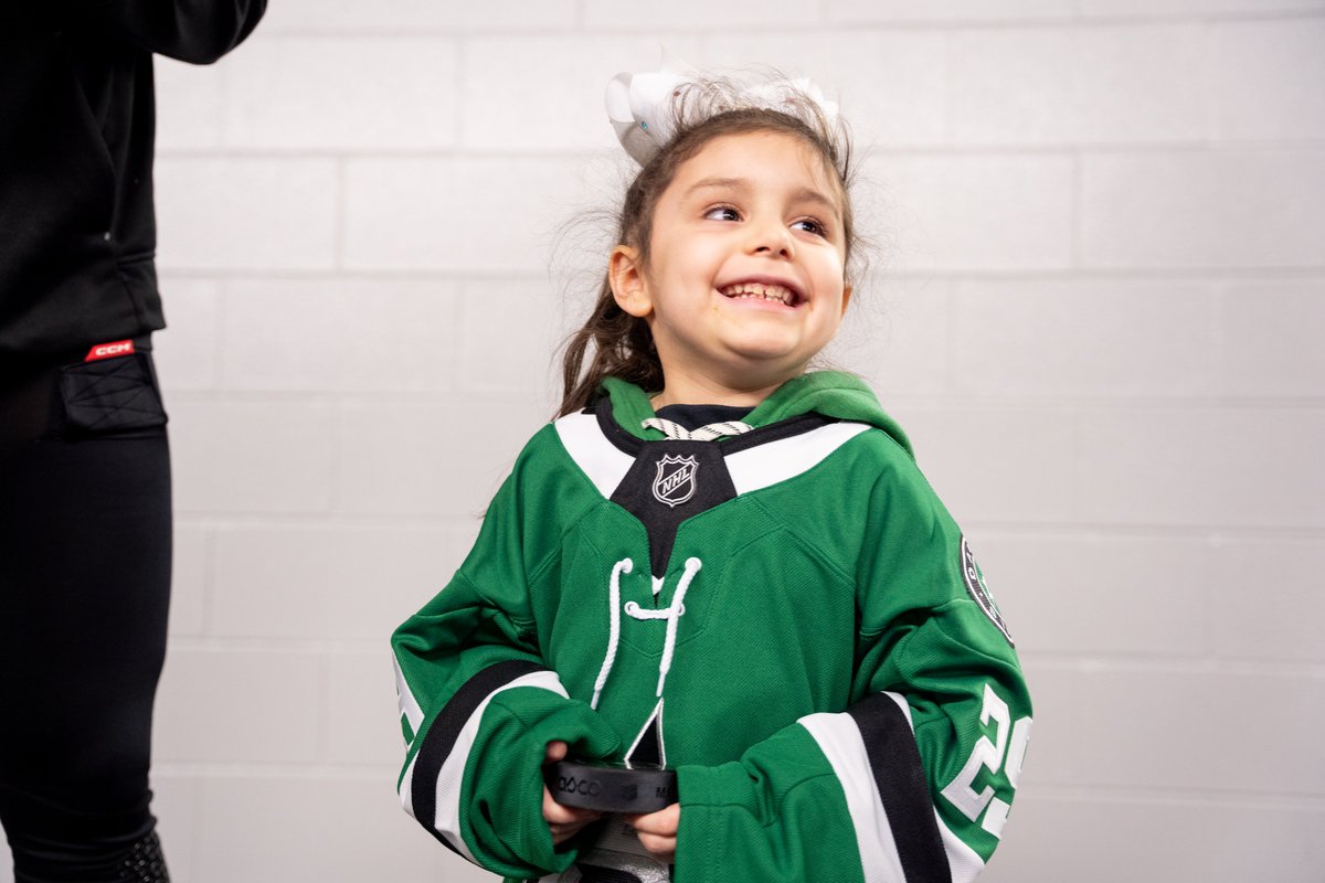 DallasStars's tweet photo. It is with great sadness that we share that our friend, Lennox, has passed away after a courageous battle against cancer.

Lennox joined us as Jake Oettinger's guest on New Year's Eve and showed the entire team just how much resiliency she had. https://t.co/orsDQokVys