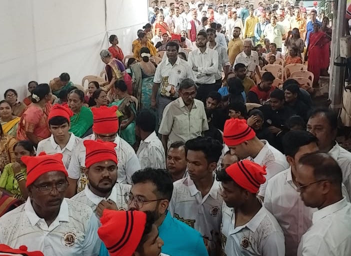 150AiroliConst's tweet image. नारळी पौर्णिमेचे औचित्य साधुन ऐरोली मतदारसंघाचे आमदार श्री. गणेशजी नाईक यांच्या स्थानिक विकास आमदार निधीमधून दिवा कोळीवाडा चौकात उभारण्यात आलेल्या कोळी शिल्पांचा लोकार्पण सोहळा आज पार पडला. (1/2)

#KoliCommunity #NaraliPoornima #DiwaKoliwada #NaviMumbai @BJP4Maharashtra