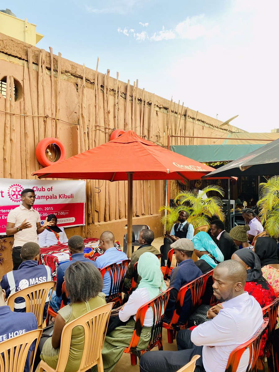 RotaractKibuli's tweet photo. Happening now #KibuliGovernment #Nurturing&amp;Exposure #PanelDiscussion @RotaryMedia256 @Rotaract_TV @RotaractD9213 

Moderator @SimonOkwi1 

#rctklakibuli #prteamrctklakibuli #HopeCreatorskawem https://t.co/DI9f3CFIQl