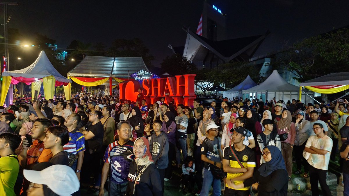 pakartweeeet's tweet photo. I lef Shah Alam https://t.co/ssMA9CgY75
