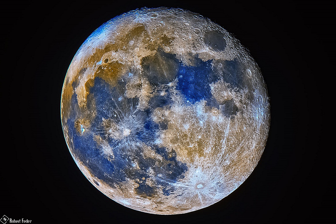 1/4 On the overnight 30/31 Aug 2023, you can admire a Super Blue Moon in the sky, and near Saturn. Despite its name, however, you will not see it blue. Image: 'A Blue Moon in Exaggerated Colors' by Robert Fedez. (More info at ALT) #scritturebrevi #VentagliDiParole #BlueMoon