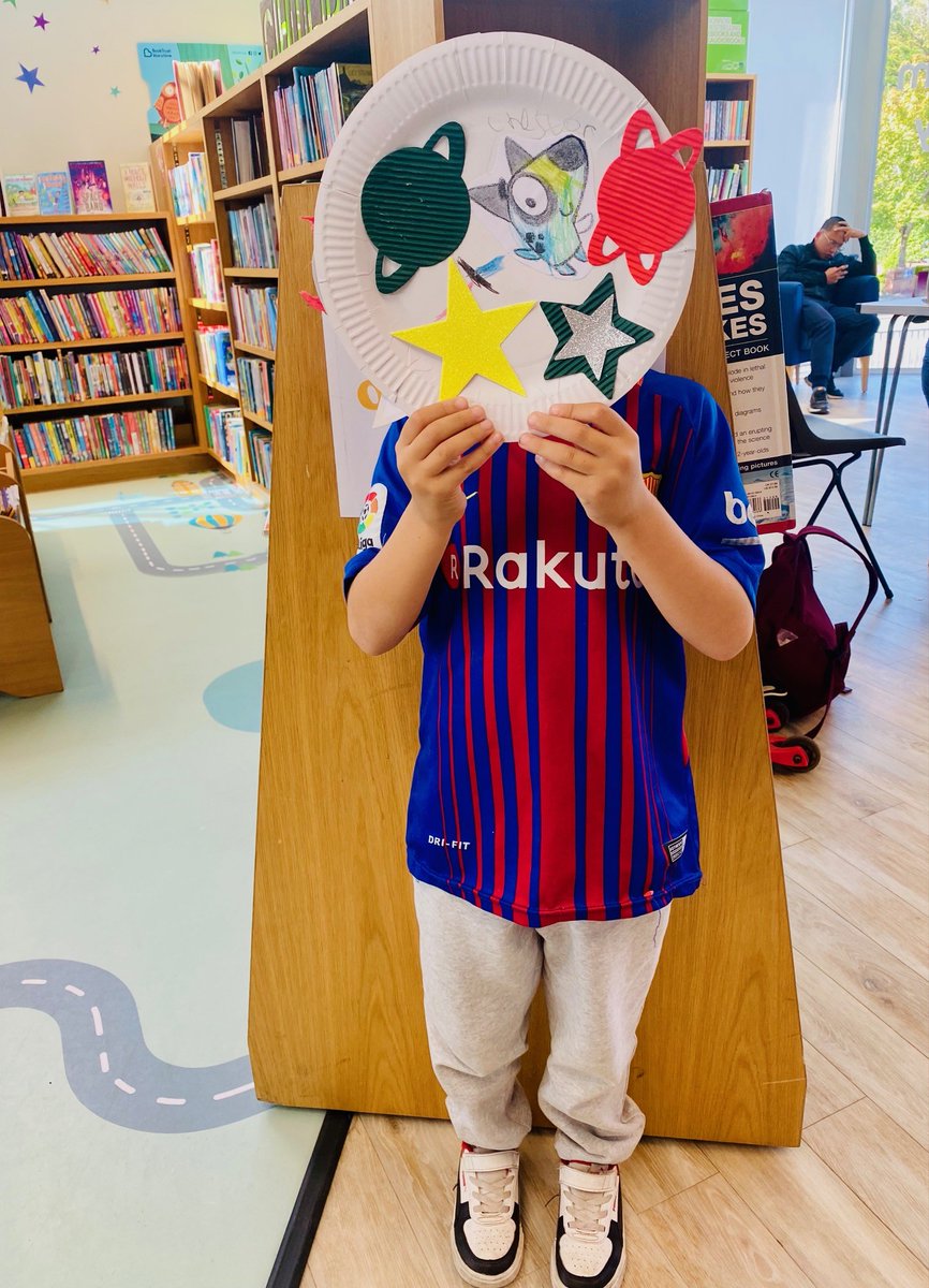 Hill_libraries's tweet image. More super crafty champions at Oak Farm Library this afternoon, from children to staff! @Hillingdon @HillingdonFIS @readingagency @londonlibraries ^RK #SummerReadingChallenge2023 #ReadySetRead