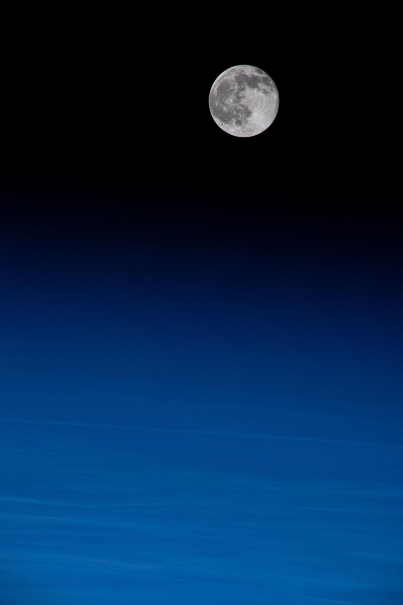 Hey Moon, you're looking super blue. 🌕 🔵 The second full moon of August is both a Blue Moon, and a supermoon! Learn more: go.nasa.gov/45mEnPp