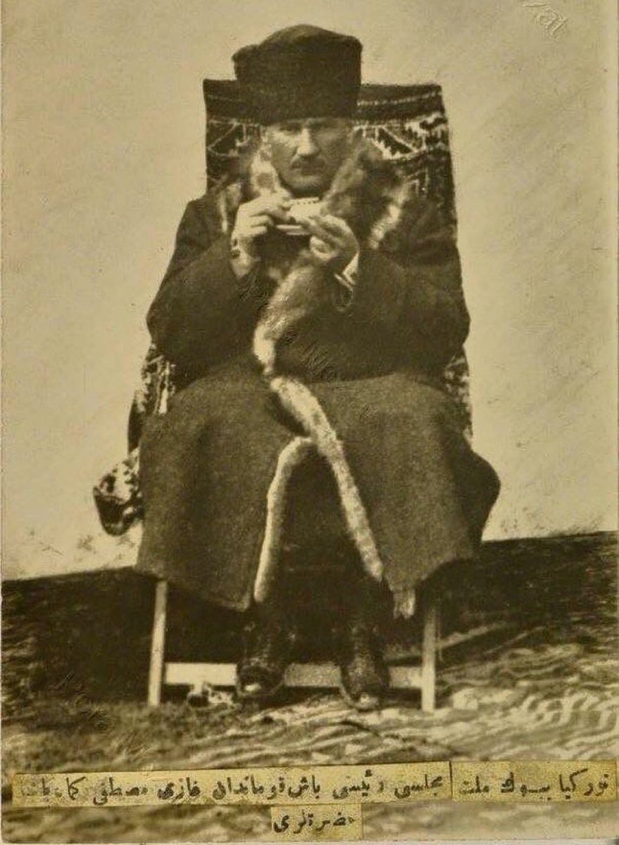 “30 Ağustos'ta sevk ve idare ettiğim muharebede Türk Milleti yanımdaydı.

Bir insan, milletiyle beraber hareket ettiği zaman ne kadar kuvvetli hissediyor bilir misiniz? ”

- Gazi Mustafa Kemal Atatürk