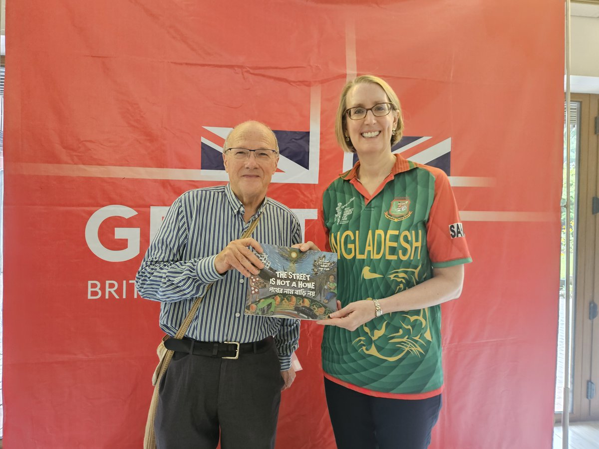 Presenting a copy of " The Street is Not a Home" to the British High Commissioner in Dhaka. You can purchase your copy at: peoplesfundraising.com/.../the-street…...
All income from sales will support the work of LEEDO in Dhaka.