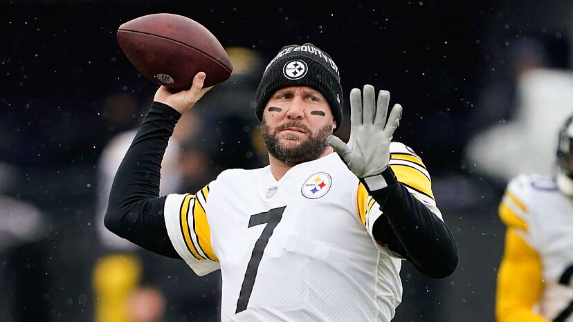 NFL_DovKleiman's tweet photo. The toughest QBs to play against, according to #Ravens CB Marlon Humphrey.

1) #Chiefs Patrick Mahomes
2 #Steelers Big Ben
3 #Bengals Joe Burrow
4) #Jaguars Trevor Lawrence

(via @punchlinepod44) https://t.co/dD0aBVx88X