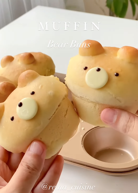 daily_dolce's tweet photo. Bear muffin bread made by re. na_cuisine https://t.co/ymonJmXsZ4