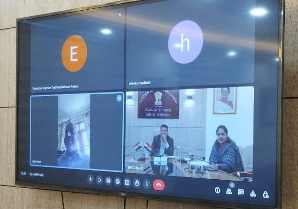 NRCD_MoJS's tweet photo. #Director #NRCD held virtual meeting with the #Commissioner #Surat #MunicipalCommissioner #Gujarat and the #ChiefEngineer of #UE&ED of #UT #J&K n reviewed the ongoing #NRCP projects of #PollutionAbatement #RiveRejuvenation #RiverTapi #RiverDevikaTawi https://t.co/HpwrvdeYF0