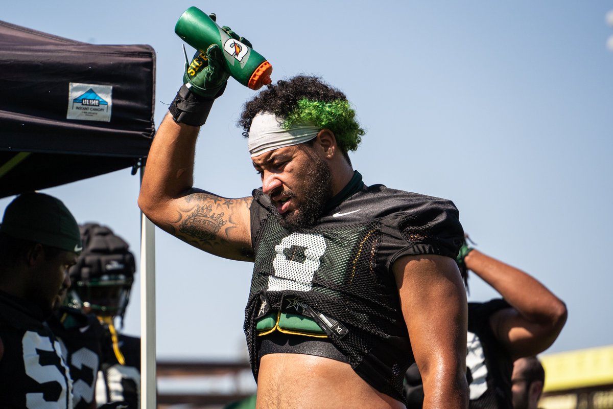 🗣️ It's not too late to hydrate 💧 3 days until kickoff! #SicEm | #PersonOverPlayer