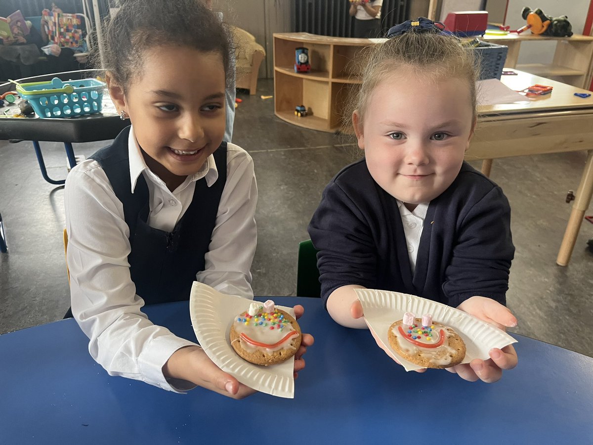 ibroxprimary's tweet photo. Today we learned about germs and the importance of washing our hands. After we washed our hands we followed some simple instructions to make our very own Colour Monster Feelings cookies #HWB #Feelings #ColourMonster #Germbusters 💛💚💙❤️💗🖤 https://t.co/QElK2Tcemr