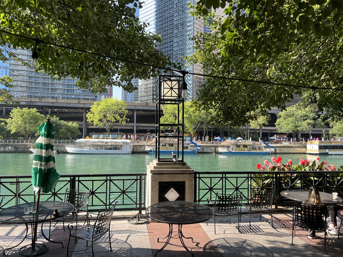MacKidCharLinde's tweet photo. #ad @SheratonChicago -highly recommend staying at this hotel if you visit Chicago - the views were absolutely amazing. Also the perfect location to experience everything we booked on @CityPASS!
#sheratongrandchicago #MacKIDinChicago 
#mackidtravel #exploreChicago https://t.co/KfLSMAEV4S