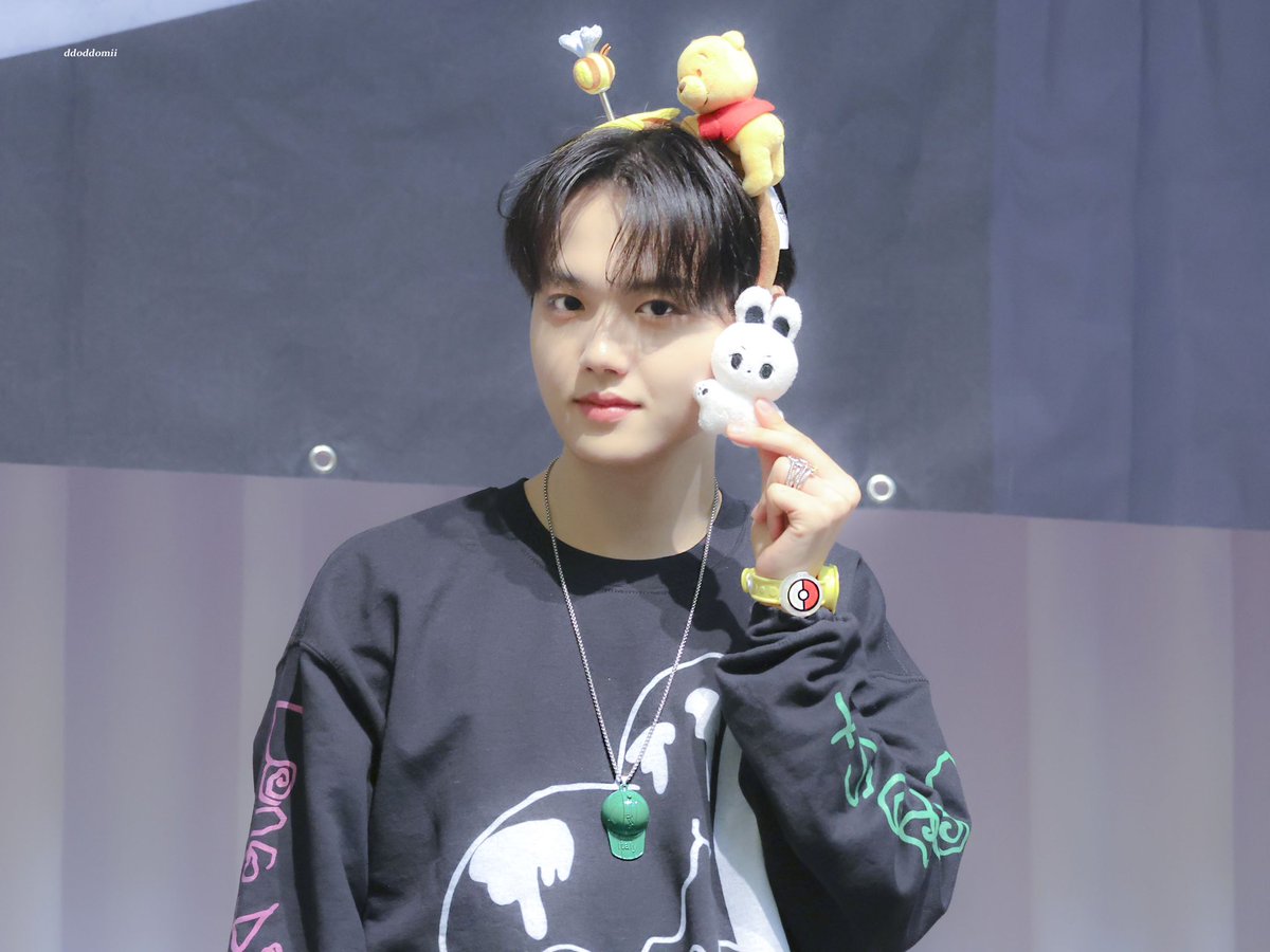 ddoddomii's tweet photo. 또또미 아빠만나다 🐰

#트레저 #treasure #도영 https://t.co/BHGzRxyzlg