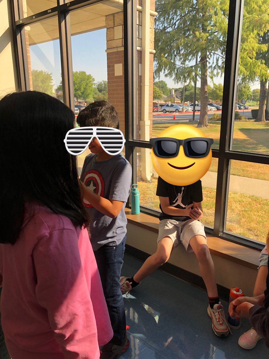 StephanieFrees2's tweet photo. Taking time out of our day to enjoy a fun read aloud! @kippyknapp1 
After we had our own battle of Rock,Paper,Scissor! #LevelUpPlanoISD
#pisdlearns
#haunelementary https://t.co/2bUzhVOuga