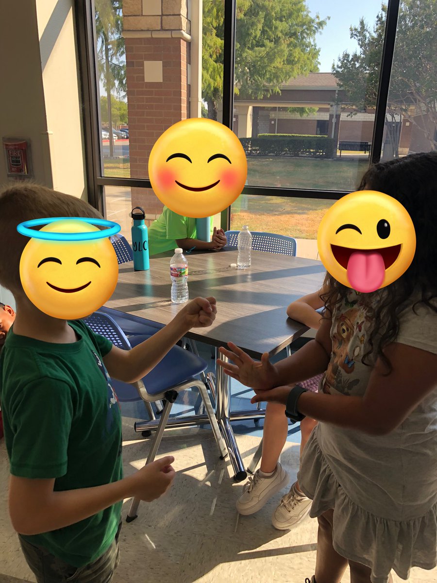 StephanieFrees2's tweet photo. Taking time out of our day to enjoy a fun read aloud! @kippyknapp1 
After we had our own battle of Rock,Paper,Scissor! #LevelUpPlanoISD
#pisdlearns
#haunelementary https://t.co/2bUzhVOuga