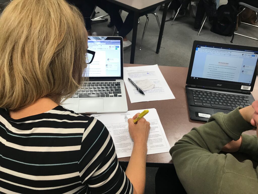 Catlin_Tucker's tweet photo. New school year, 🆕 way of grading! 

Traditional grading practices rob teachers of the time they need to design dynamic lessons &amp; maintain a healthy work-life balance.

Learn how to make the switch to SIDE-BY-SIDE assessments on my blog: https://t.co/RrxzfMv4qH 

#EdChat https://t.co/mk6gGWbhWZ