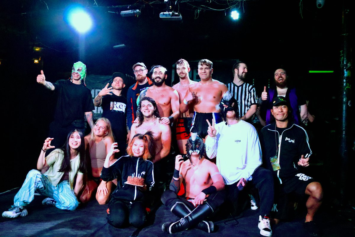 MCN_371's tweet photo. Right. I'll post pics of #CHOCONIGHTGRAPS. The atmosphere was so incredible, full of happiness. And no rope wrestling was so easy to take photos, couldn't be happier with the result. Hope everyone enjoy my photos. Unforgettable show! https://t.co/MF3kDFjh2v