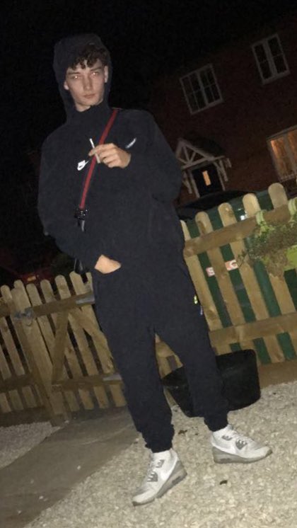 masterbarry02's tweet photo. Custom vids / pics going any of you worthless c**ts interested comment below I’ll give you a DM 💦👅🦶#rtverification #findom #rtgame #scallymaster #scallydom #chav #kissmyairs #sneakermaster #badmastersboys #cashmaster #cashslave #moneyslave #footslave #humanatm #paypig #cash https://t.co/4iEKPwC5zq