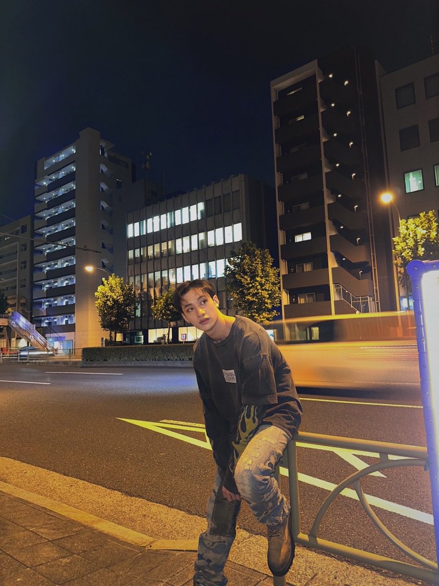 chanlixthing's tweet photo. chanlix were feeling a little crazy tonight…. https://t.co/Ny0gTP4gUu