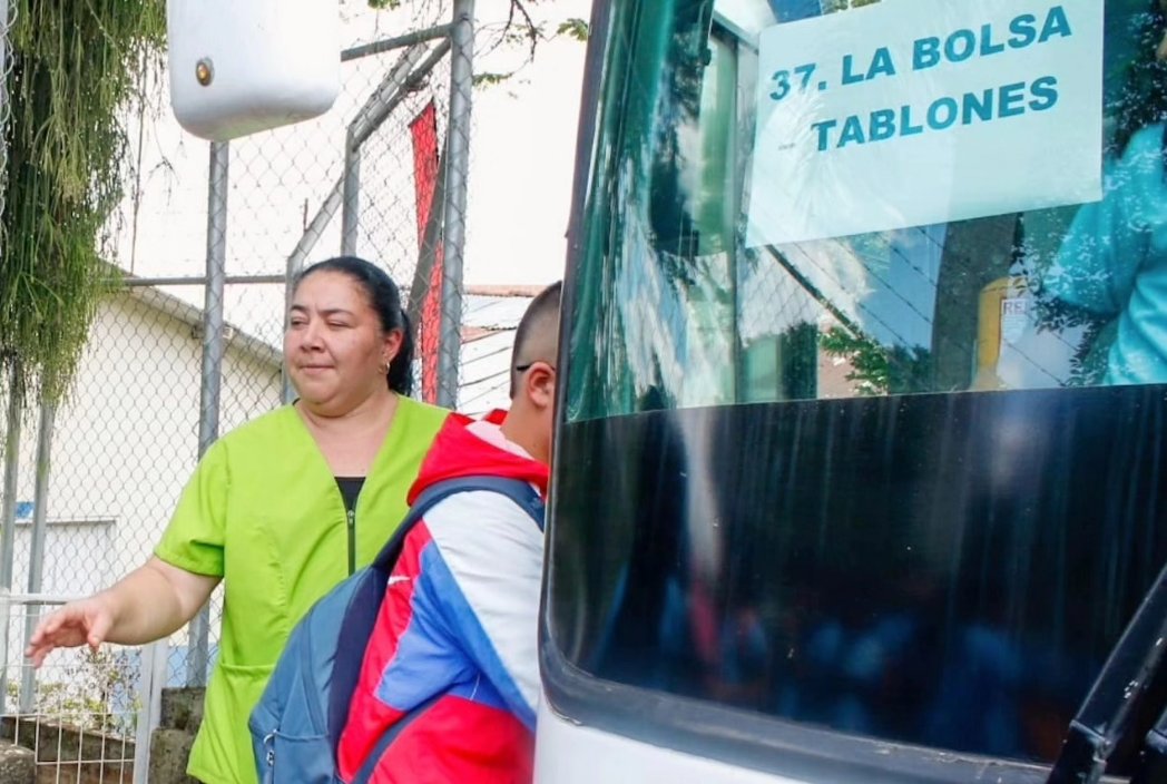 ¡Hemos beneficiado alrededor de 2.600 estudiantes de la zona rural de Palmira con el transporte escolar! 🚌

Más de 60 rutas de transporte escolar están operando desde el primer día de clases en la zona rural de Palmira para todos los niños, niñas y adolescentes.