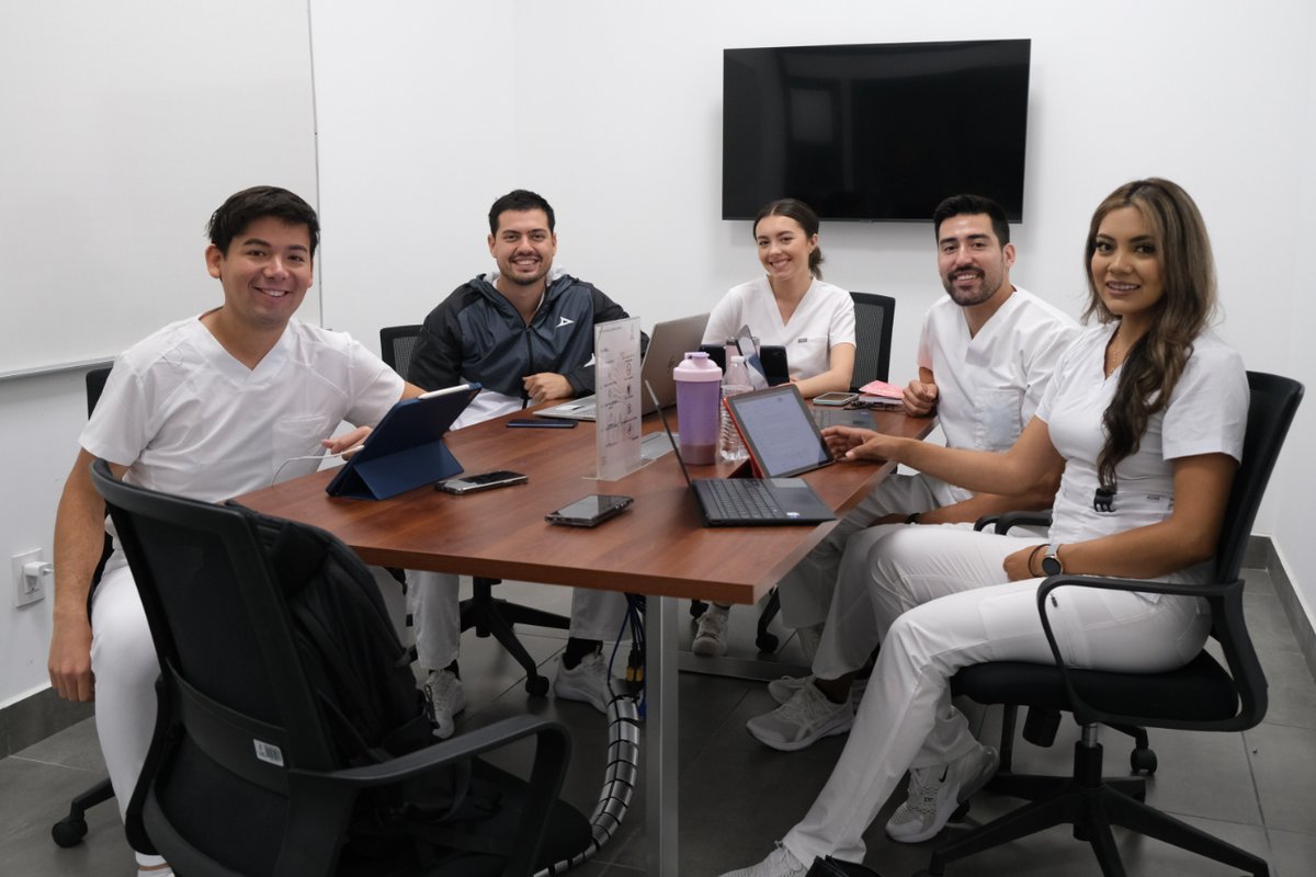 SOMUAG's tweet photo. Collaborative learning at its finest! Our medical students coming together to conquer the intricacies of medicine. 📚🧠 

#uagsom #medstudent #medschool #studysession #medtwitter #wemakedoctors https://t.co/xyscSEwfk8