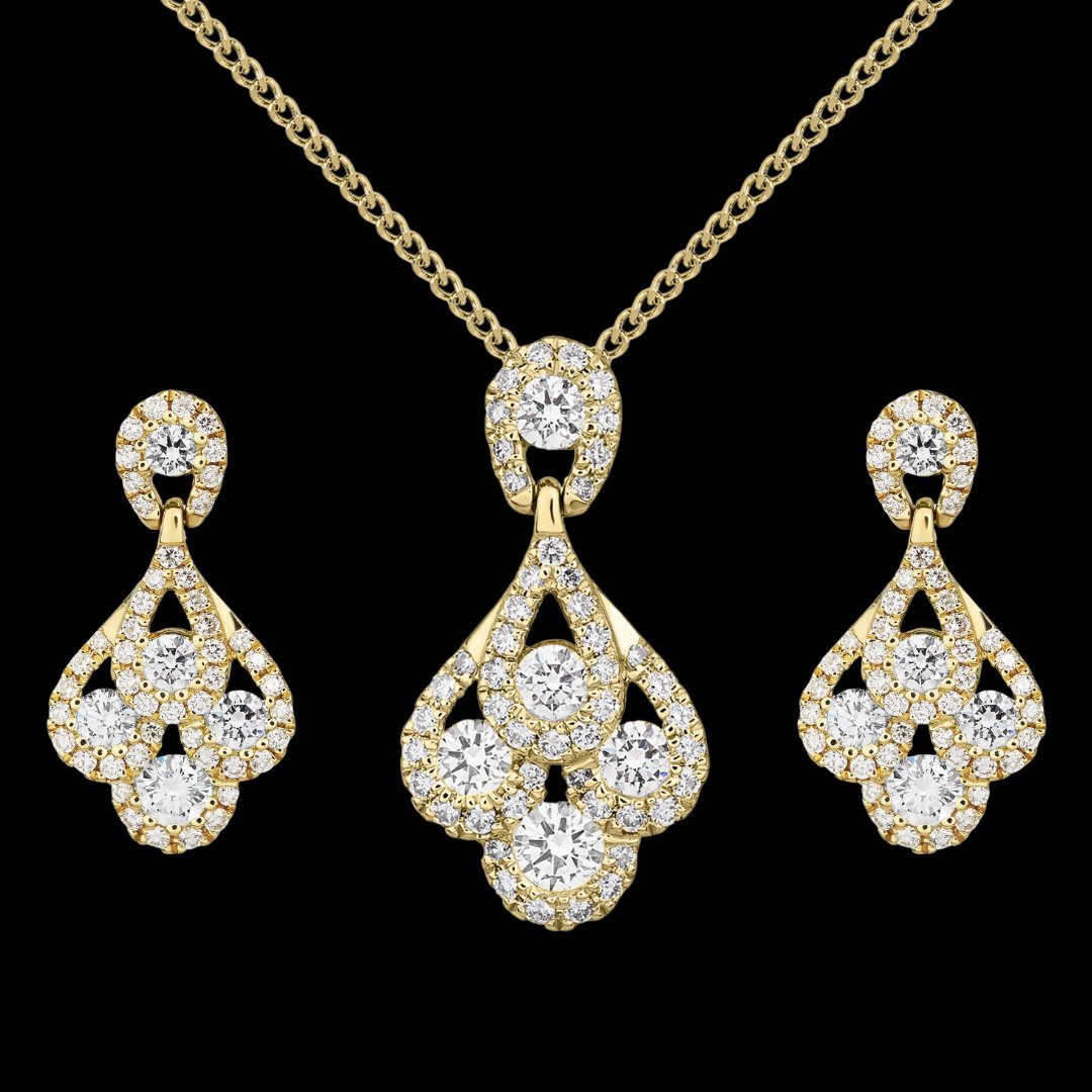 Diamonds are a girl's best friend ✨💎
.
.
.
#diamondjewellery #diamond #18ctgold #yellowgold #jewellery #jewelleryinspo #tradional #classic #modern #finejewellery #peacock #jewelleryinspiration #yellow