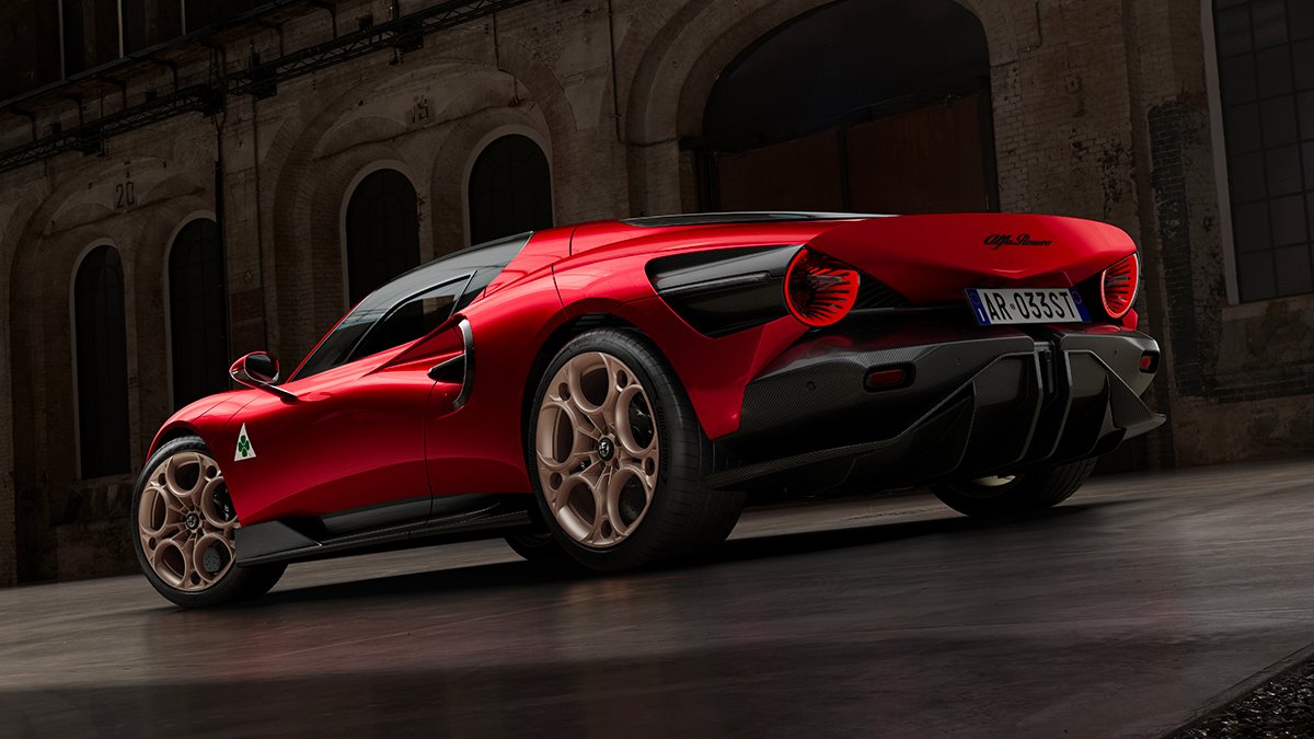 AlfaRomeoIT's tweet photo. Sogni, passione e coraggio: ecco cosa serve per scrivere la storia. #AlfaRomeo33Stradale inaugura una nuova era di audacia e sportività: ispirata a un'icona senza tempo, è pronta a ristabilire le regole delle performance e del design. #AlfaRomeo #33Stradale https://t.co/XAmzmqSAoi