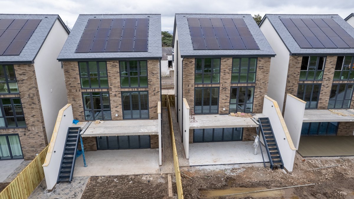 PaddockCarlisle's tweet photo. Then vs Now📸
Another fab progress comparison at #ThePaddock
 Our Sefton townhouses offer a stunning balcony with picture perfect views!
@NDevelopments https://t.co/fvDOSVERWl
