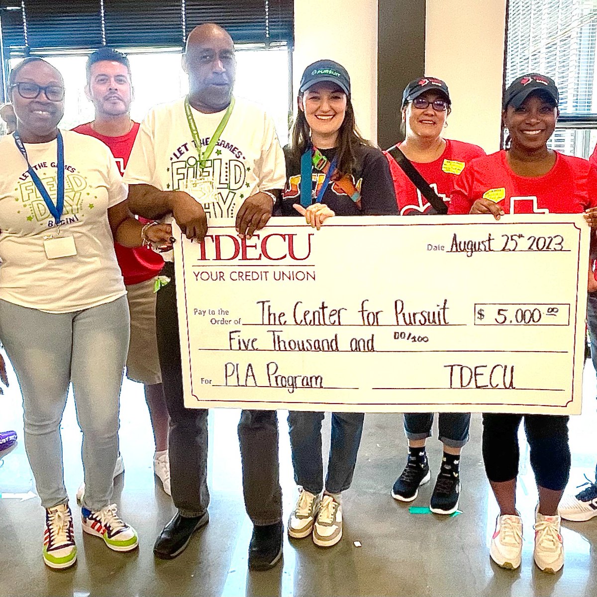 TDECU's tweet photo. TDECU volunteered at @TheCenterHOU a nonprofit that helps with intellectual &amp; developmental disabilities, autism or similar realize their potential. Volunteers and over 100 participants had a blast at the first ever Field Day. TDECU also gave a $5,000 donation! ❤️ #TDECUCares https://t.co/zpyv8RDeJs
