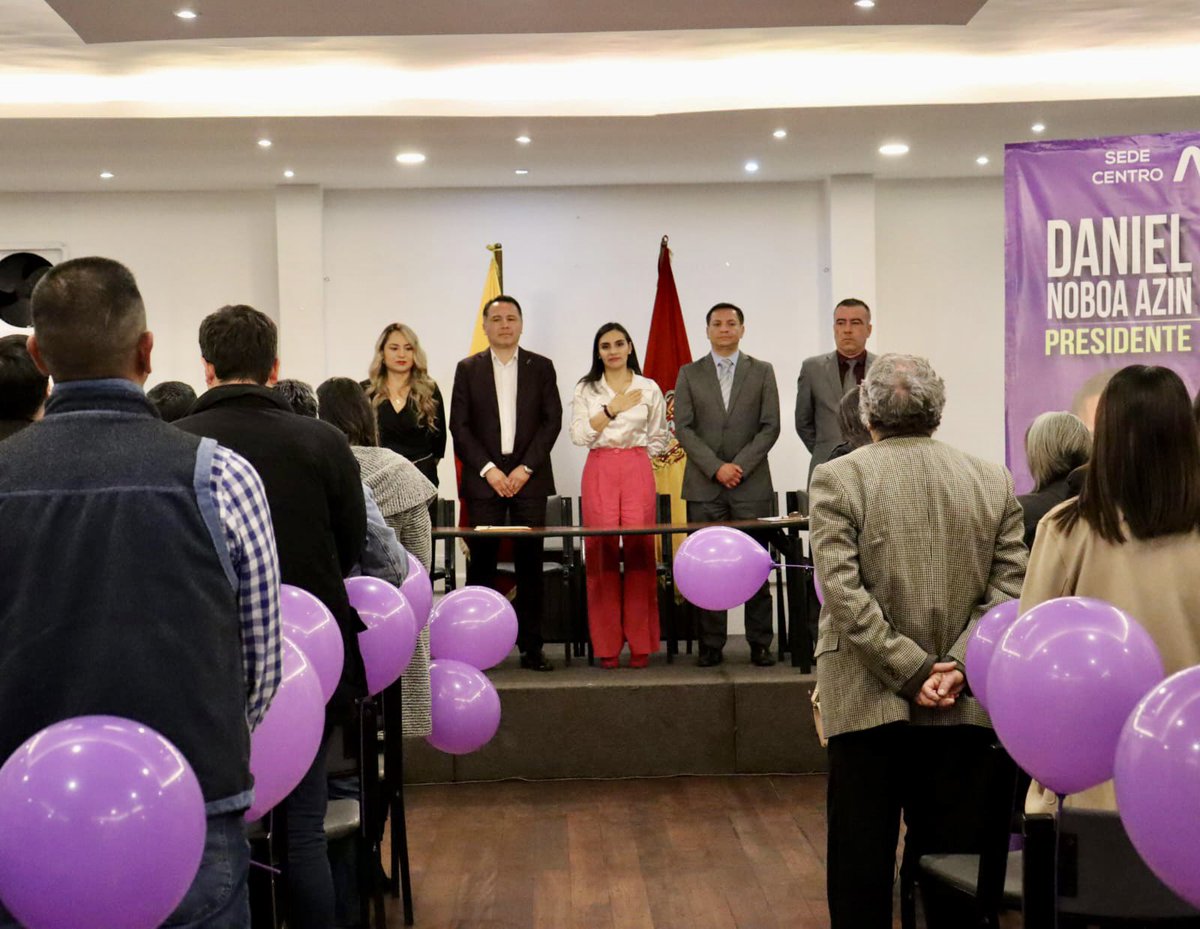 veroniabad's tweet photo. Cuenca alista motores para el Nuevo Ecuador 🟣☝🏽

Junto a 25 gremios profesionales de la provincia estamos listos para la renovación del Ecuador 🇪🇨
@Adnecuadorok https://t.co/LSl9fVPoyX