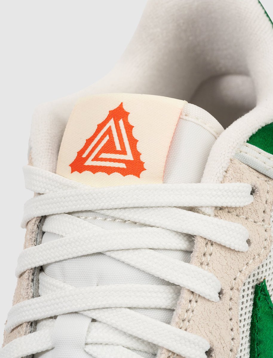 KickingItATX's tweet photo. Social Status x Nike Attack “Social Currency”

Available tomorrow (08/31/23) at 11 am via First Come First Serve. 

Men sizes 5-14 for $140. 

#kickingit #socialstatus #nikeattack https://t.co/DX9UiNH9uC