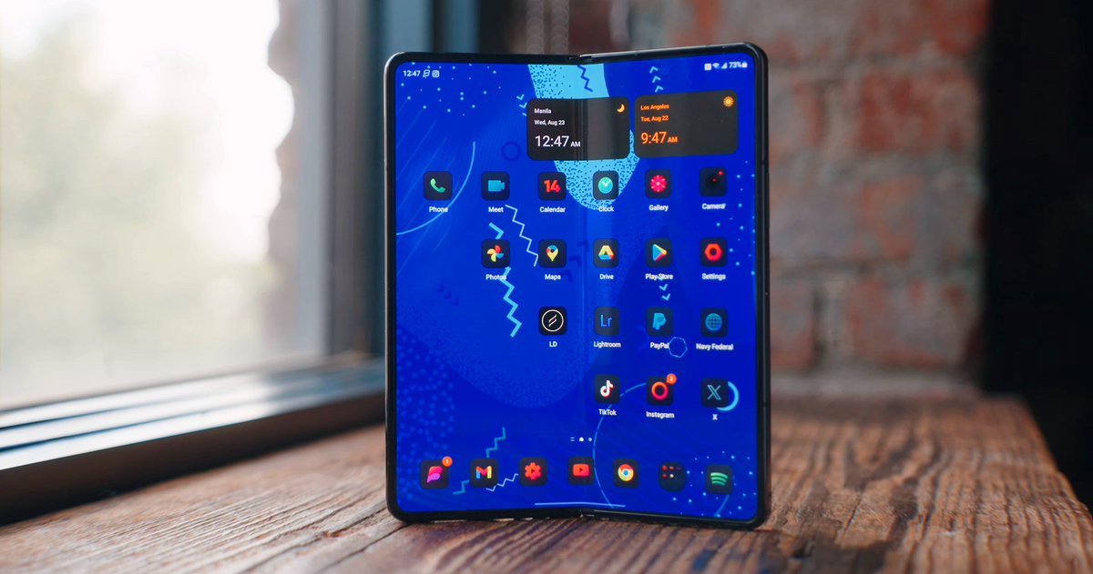 BackdropsApp's tweet photo. Feeling blue? We've got some backdrops for you. @HeyMarkL is flipping and folding with a duo of blue skidoo wallpapers that'll cheer you right up. 🔵 https://t.co/kJ464OK6GE